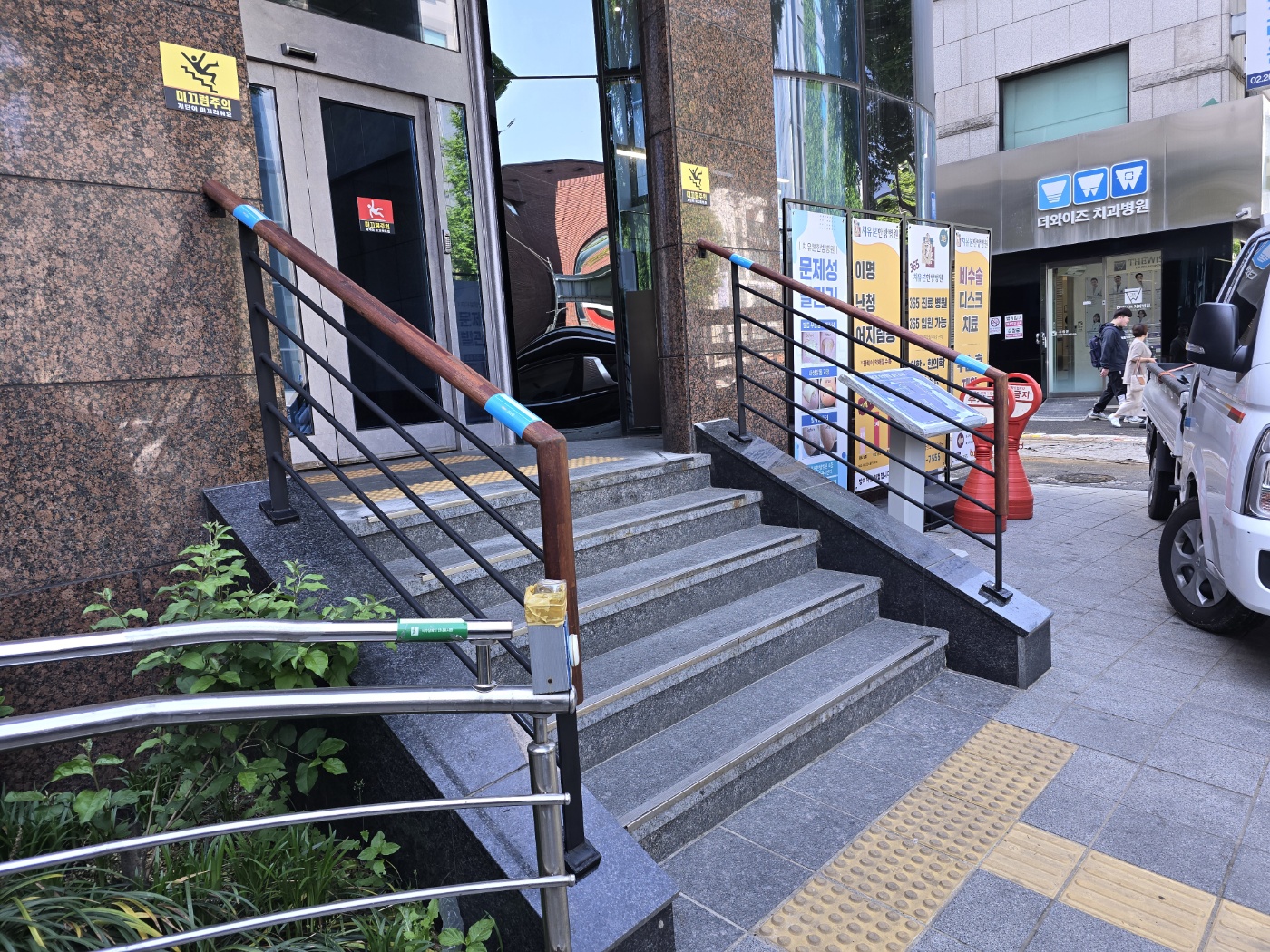 3695294320_JacQOnfy_9328bc56a55f5020fc466cdf9ce3c566ff65c572.jpg 이미지크게보기